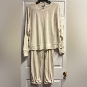 BearPaw Cozy Loungewear Crewneck W/ Joggers 2 Piece Set Size Large